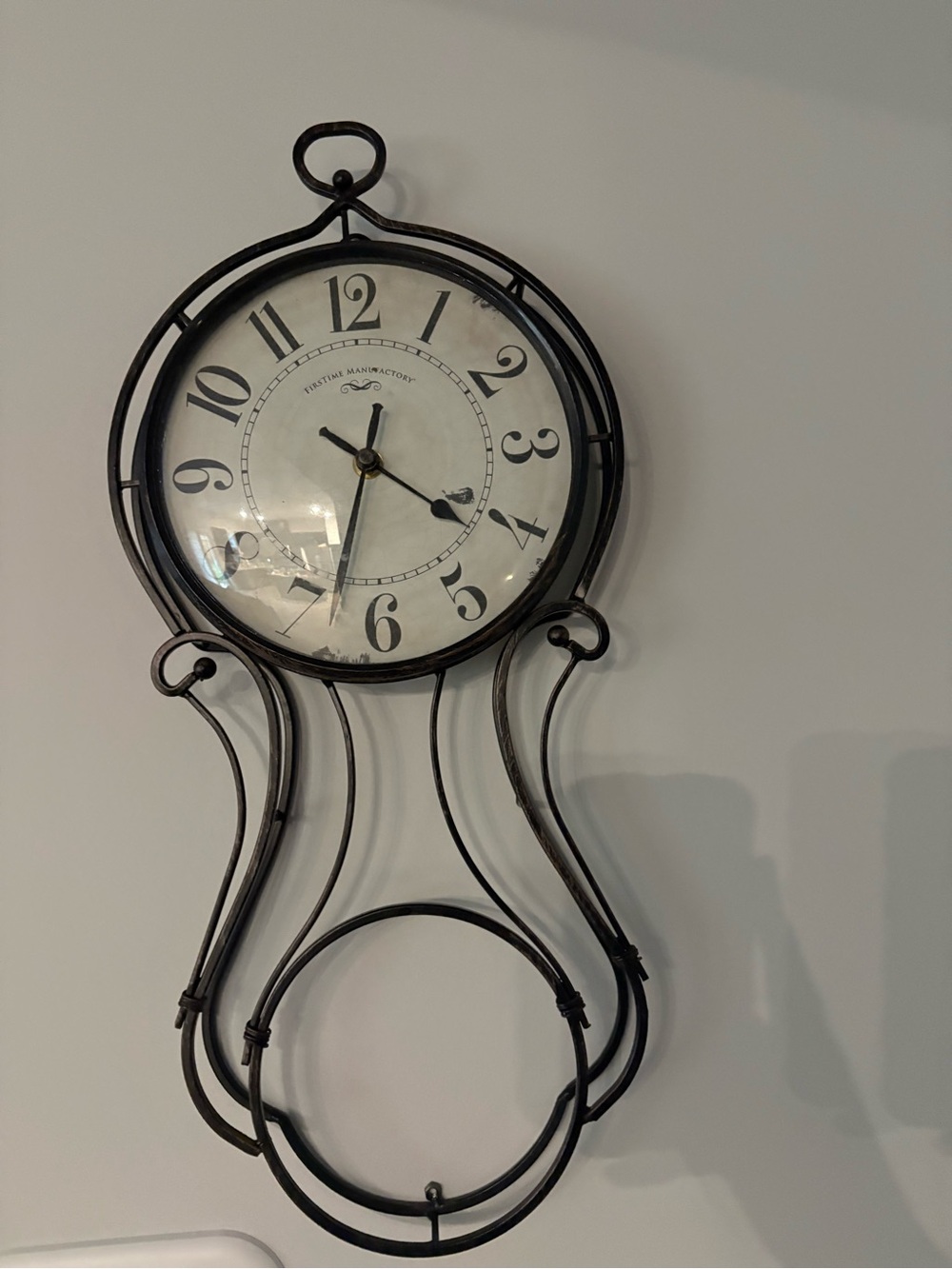 Vintage-Style Wall Clock in Dark Bronze - Unknown Brand